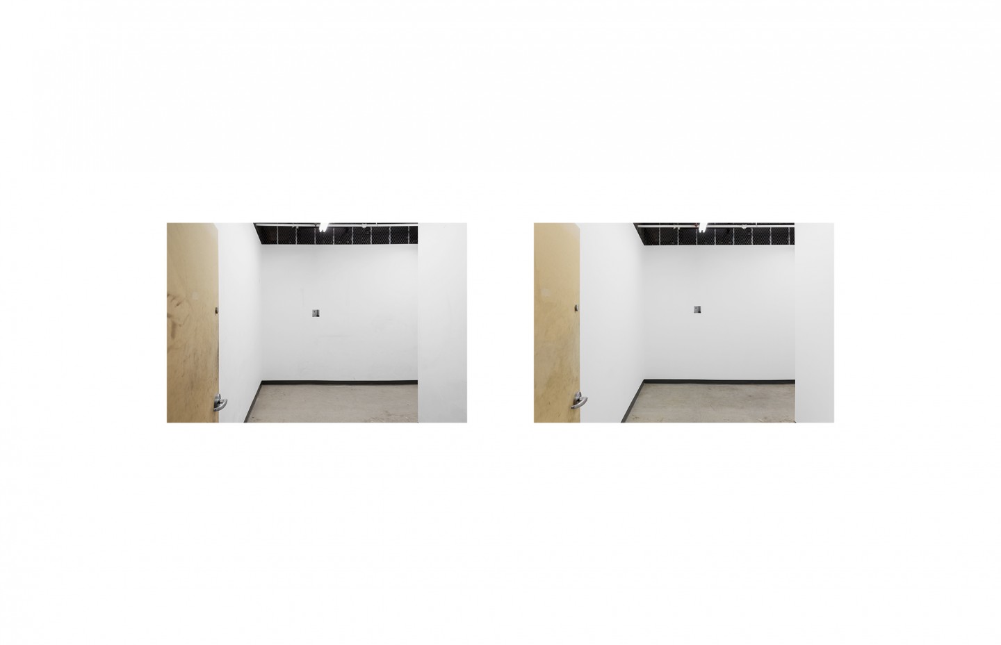 Black and white image of the corner of an exhibition hall. Superimposed, the plan of an "L" shaped gallery is visible in the center of the screen. Inside the shape, codes in letters "a" or "b" and numbers are written in different places.