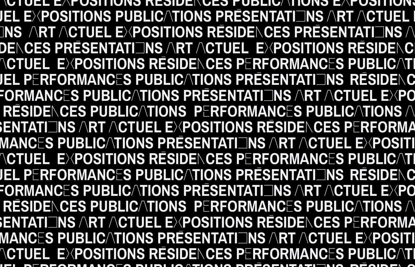 fond noir avec du texte en blanc